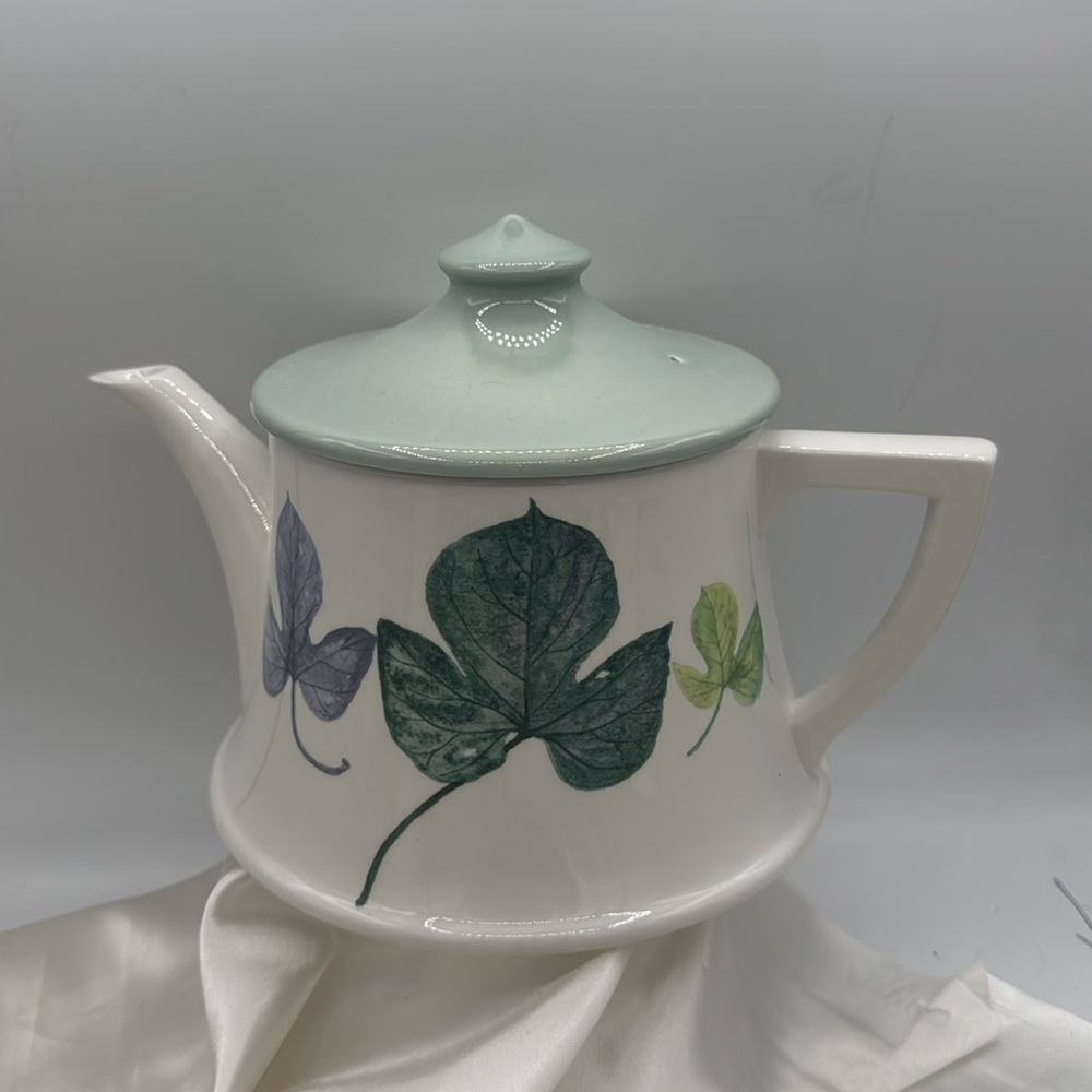 Portmeirion Tea Pot; by Susan Williams-Ellis 
LEAVES; 2.5 pt., made in Britain.